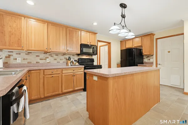 $515,000 | 18 Bob White Way, Plainfield, CT 06354
