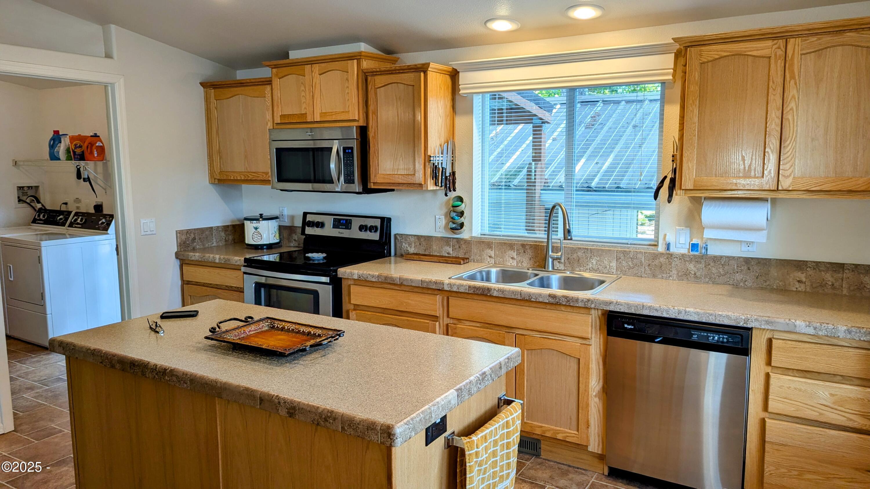 33125 White Oak Road Corvallis, OR 97333 - Photo 11 of 37 Kitchen