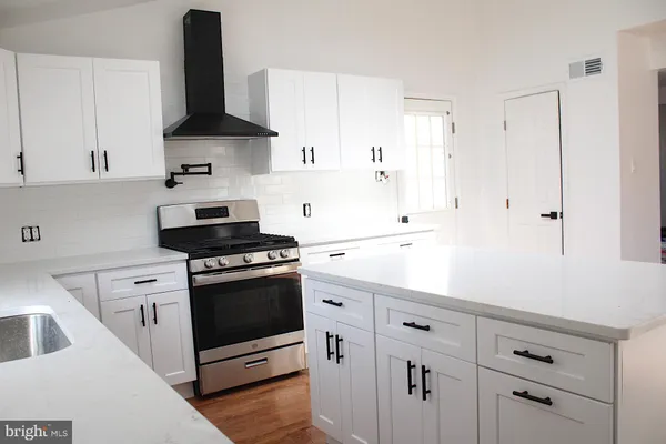 $374,999 | 307 Park Circle, Norwood, PA 19074