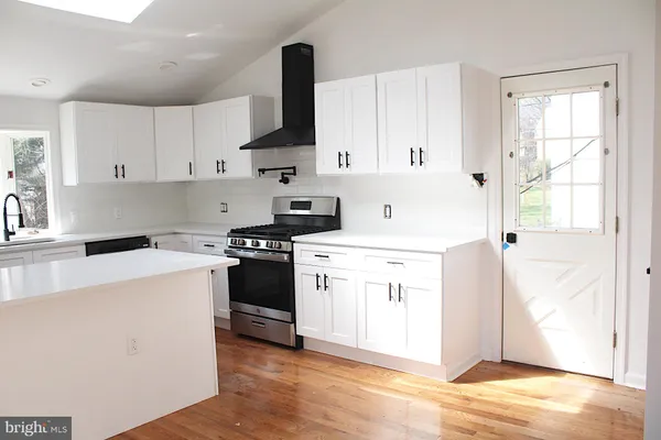 $374,999 | 307 Park Circle, Norwood, PA 19074