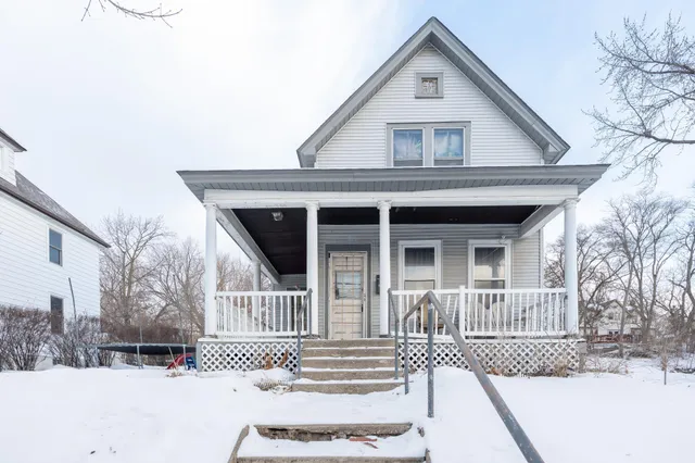 $199,900 | 655 South Robert Street, St. Paul, MN 55107