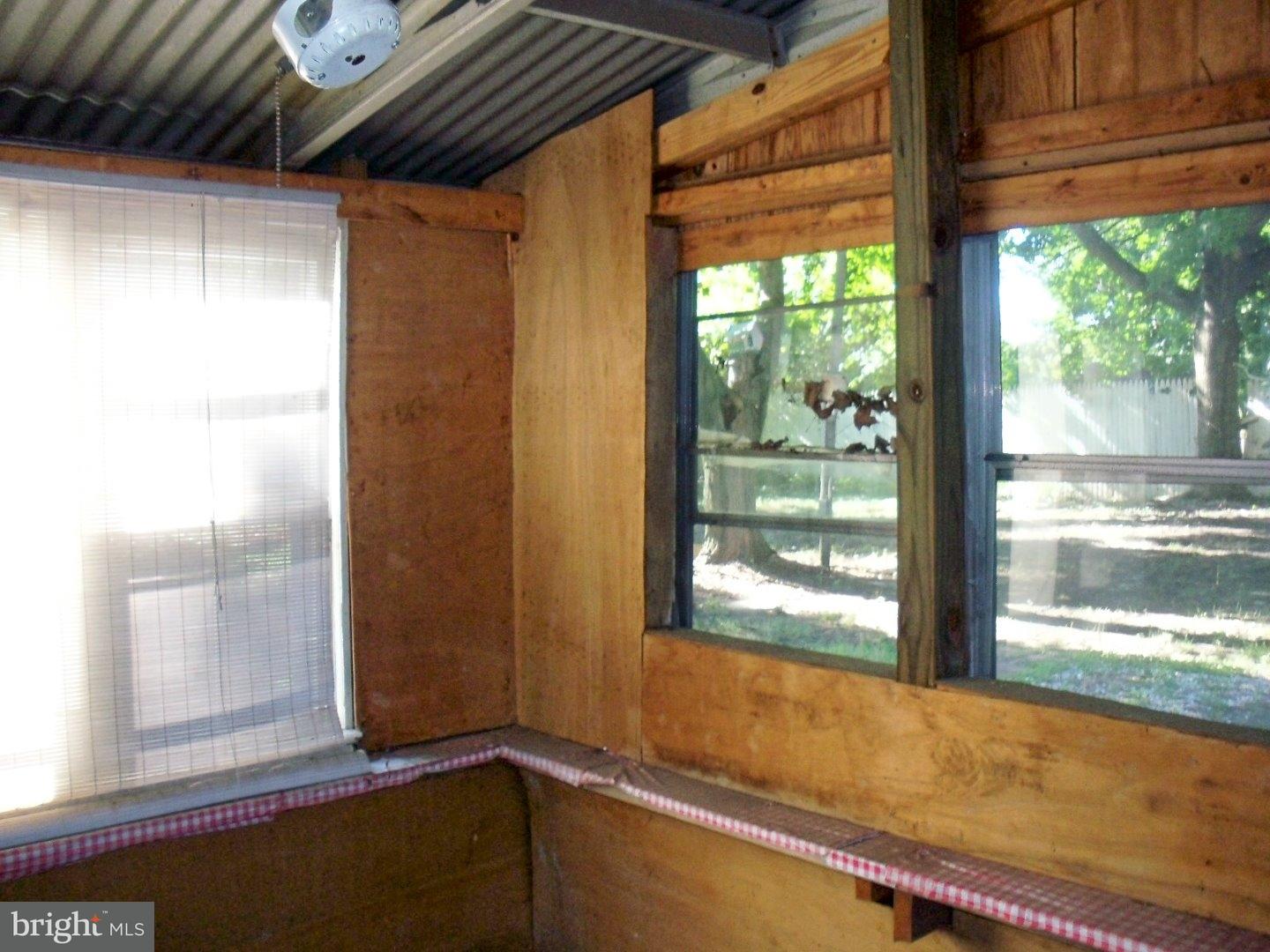 149 Saxton Road Dover, DE 19901 - Photo 18 of 25 Enclosed Porch