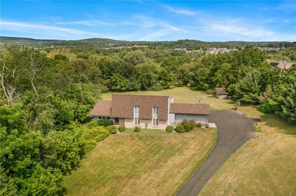 $700,000 | 5796 Beverly Hills Road, Coopersburg, PA 18036