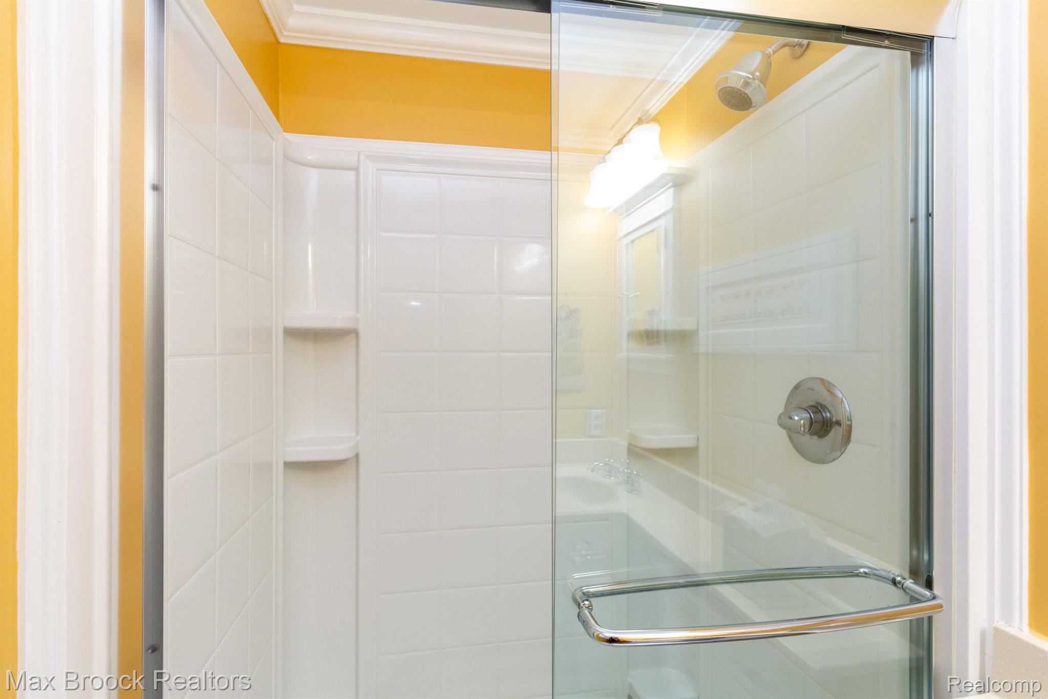 3777 Covert Road Waterford, MI 48328 - Photo 28 of 56 Gallery Image 28