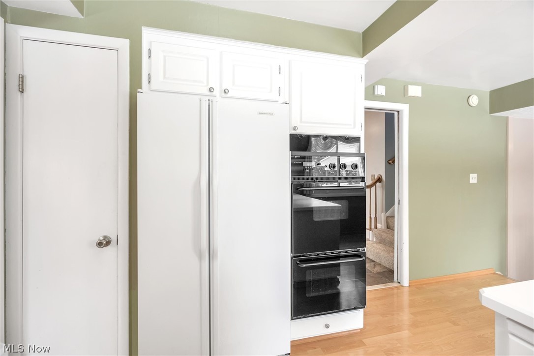 1050 Roland Road Cleveland, OH 44124 - Photo 6 of 32 Kitchen