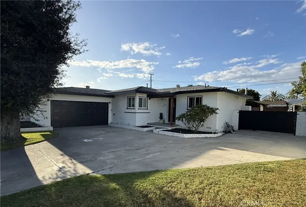 $899,999 | 2841 West Skywood Circle, Anaheim, CA 92804