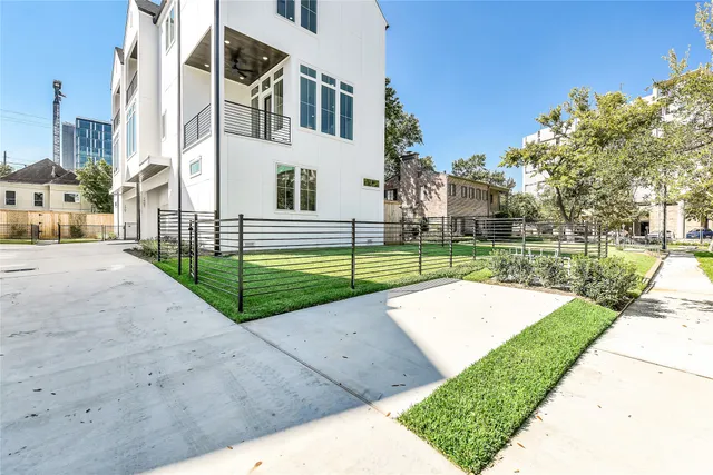 $950,000 | 1909 Lauderdale Street, Houston, TX 77030