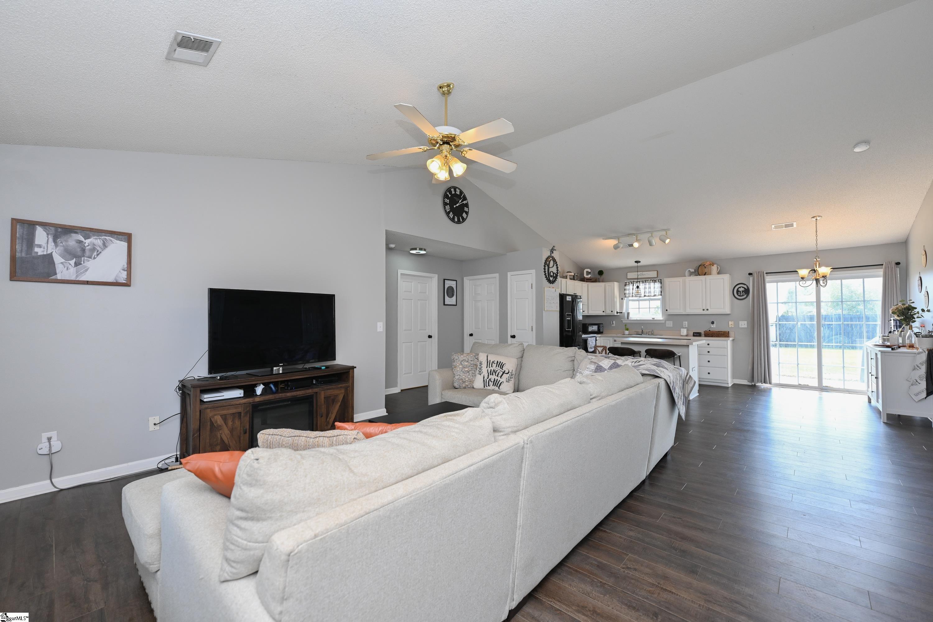 349 Honor Road Duncan, SC 29334 - Photo 4 of 18 Gallery Image 4