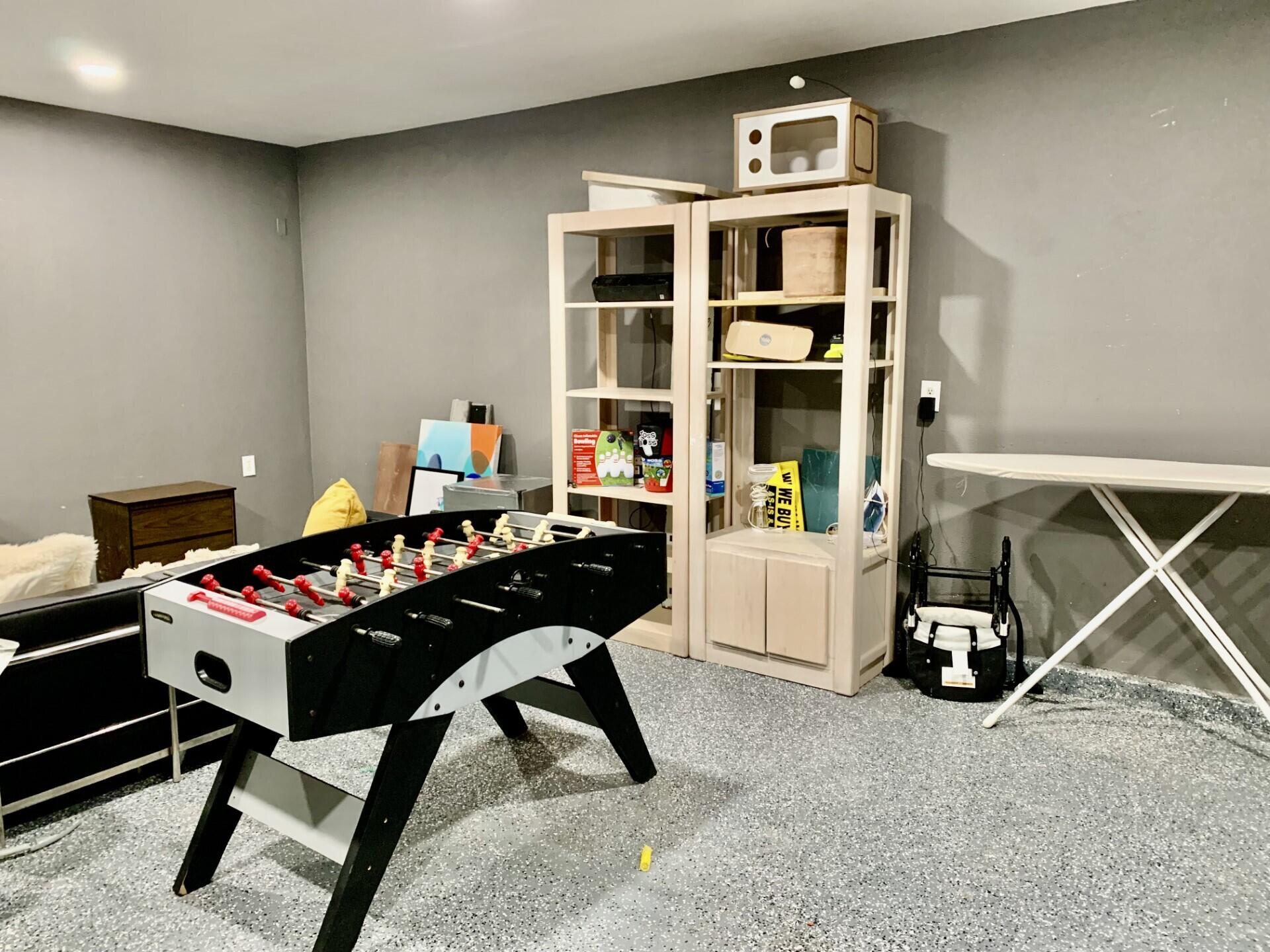 10386 Santa Cruz Road Desert Hot Springs, CA 92240 - Photo 23 of 38 Santa Game room