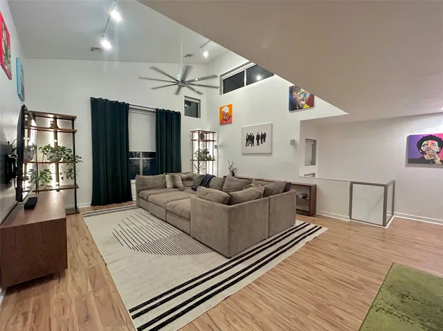 $2,700 | 3010 Commerce Street, Houston, TX 77003