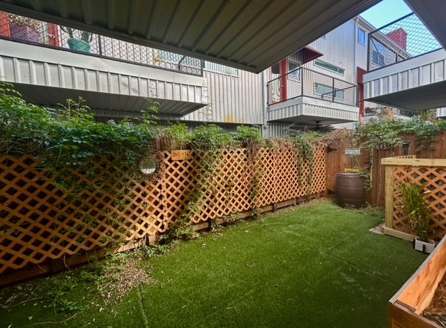 3010 Commerce Street Houston, TX 77003 - Photo 9 of 10 a front view of a house with a garden