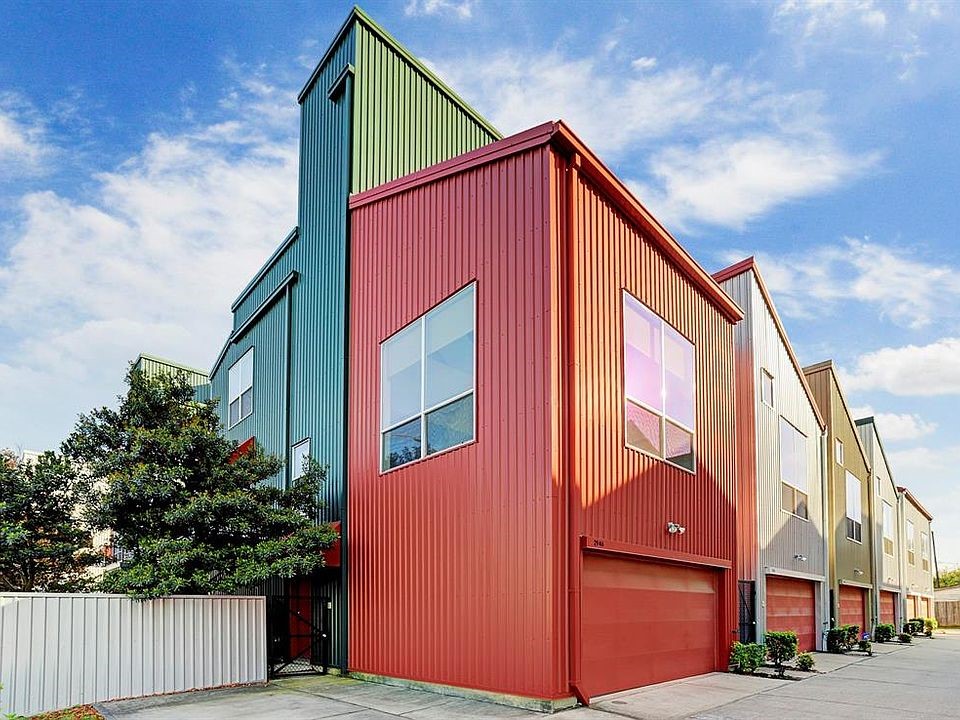 3010 Commerce Street Houston, TX 77003 - Photo 10 of 10 a view of a house with a street