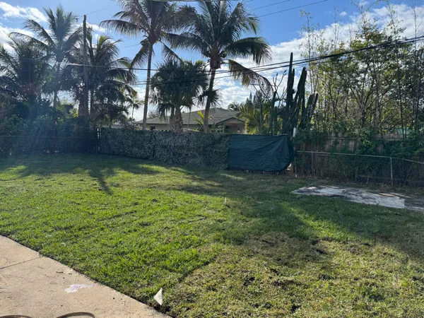 a view of a pathway of a house with a yard