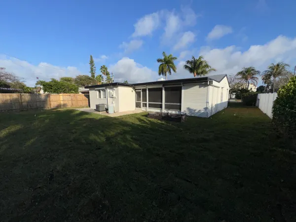 $2,750 | 116 Southeast 3rd Avenue, Boynton Beach, FL 33435