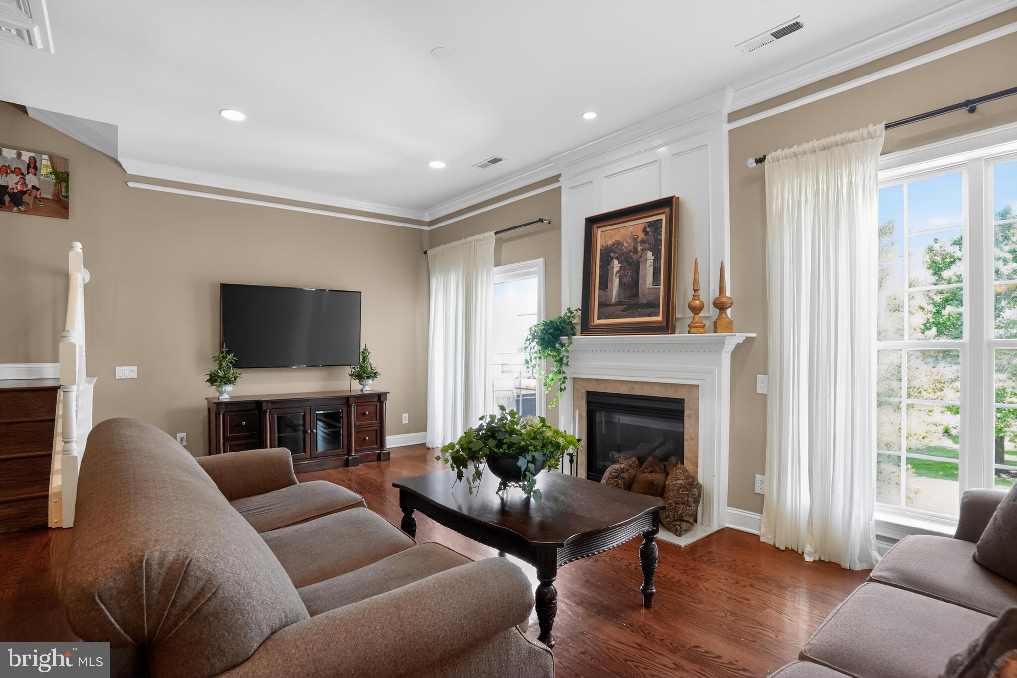 4 Addison Court Doylestown, PA 18901 - Photo 5 of 30 Living Room