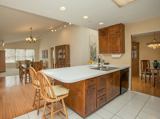 N727 Peter Road Wheaton, IL 60187 - Photo 5 of 24