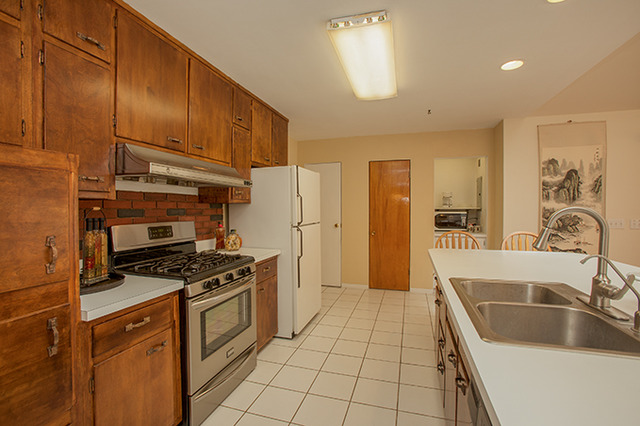N727 Peter Road Wheaton, IL 60187 - Photo 6 of 24