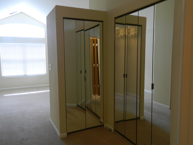 881 Brompton Court Carol Stream, IL 60188 - Photo 12 of 19 a bathroom with a glass shower door