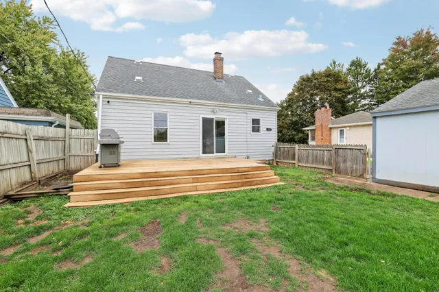 $344,900 | 698 Larpenteur Avenue West, St. Paul, MN 55113