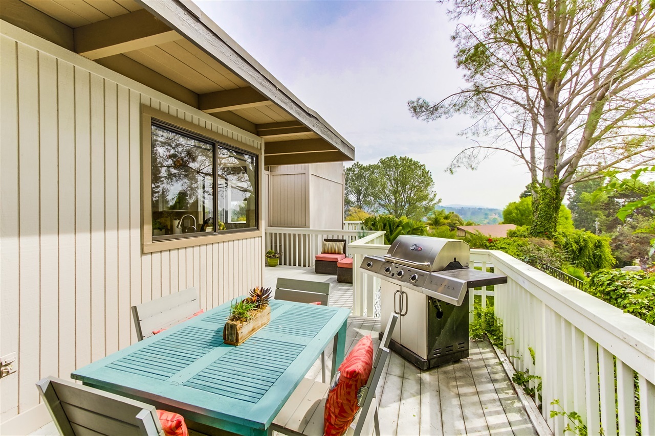 590 Rancho Santa Fe Road Encinitas, CA 92024 - Photo 11 of 25