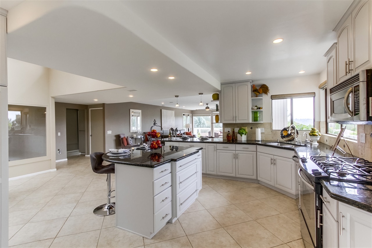 590 Rancho Santa Fe Road Encinitas, CA 92024 - Photo 6 of 25