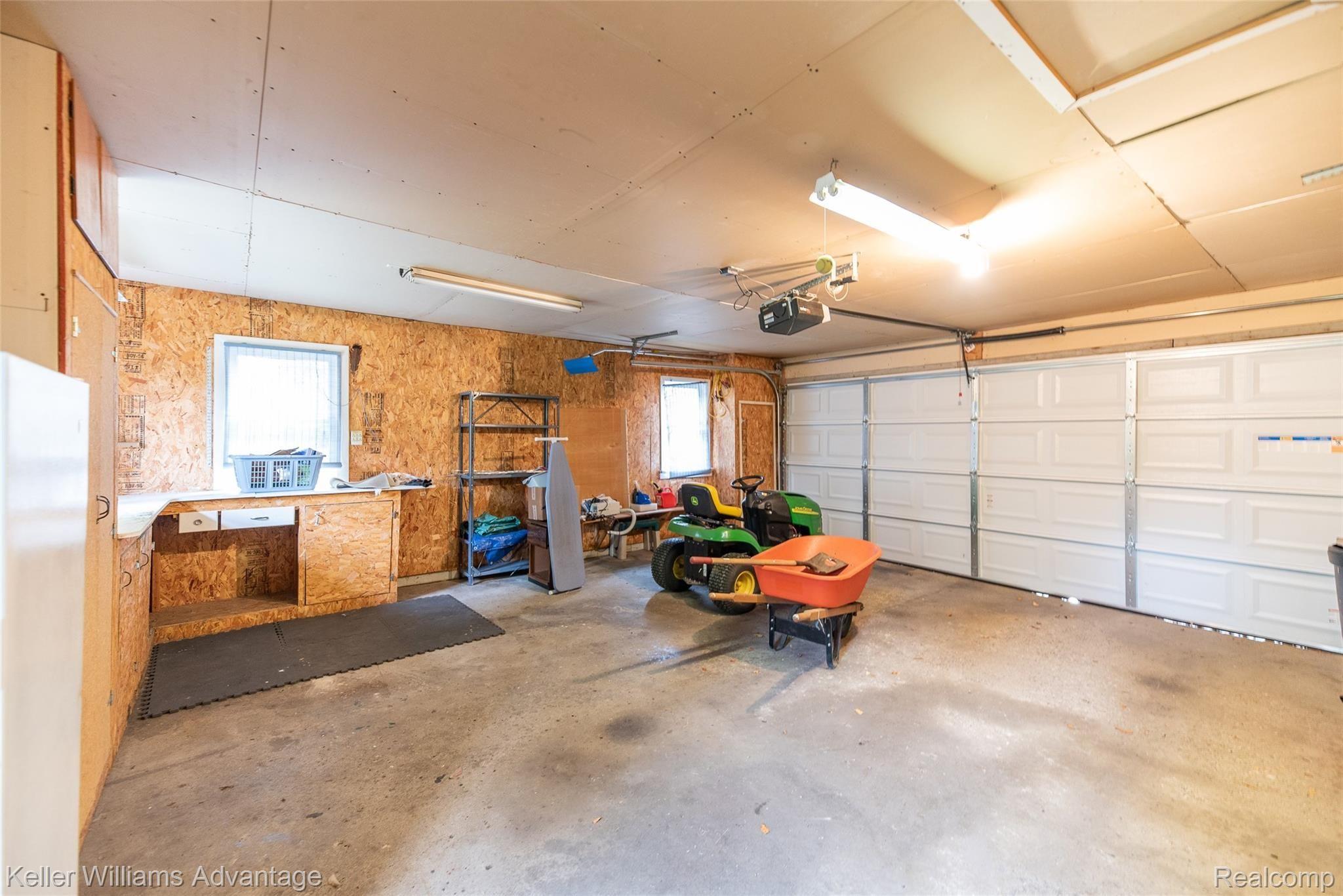 11099 Levan Road Livonia, MI 48150 - Photo 26 of 41 DSC_0838.jpg