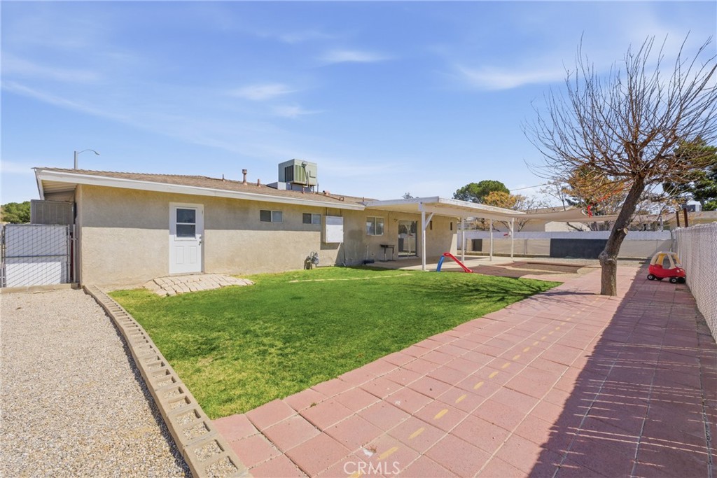15637 Tuscola Road Apple Valley, CA 92307 - Photo 33 of 57 a view of a yard in front of a brick house with a large windows