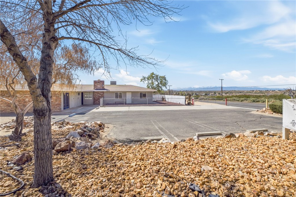 15637 Tuscola Road Apple Valley, CA 92307 - Photo 4 of 57 a view of a yard with a house