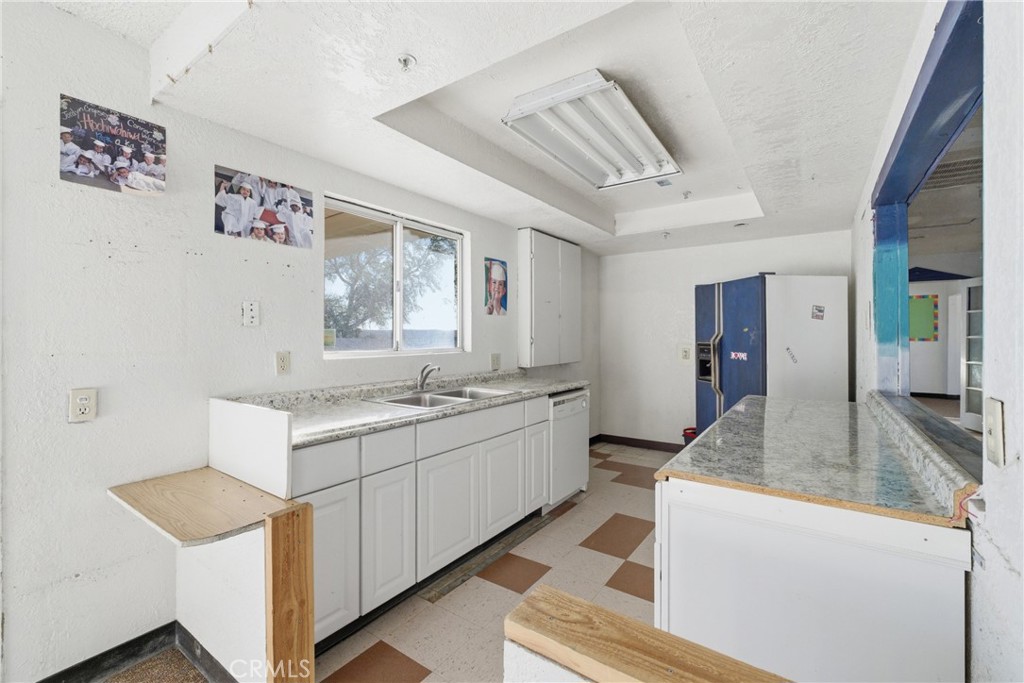 15637 Tuscola Road Apple Valley, CA 92307 - Photo 10 of 57 a kitchen with a sink stove and cabinets