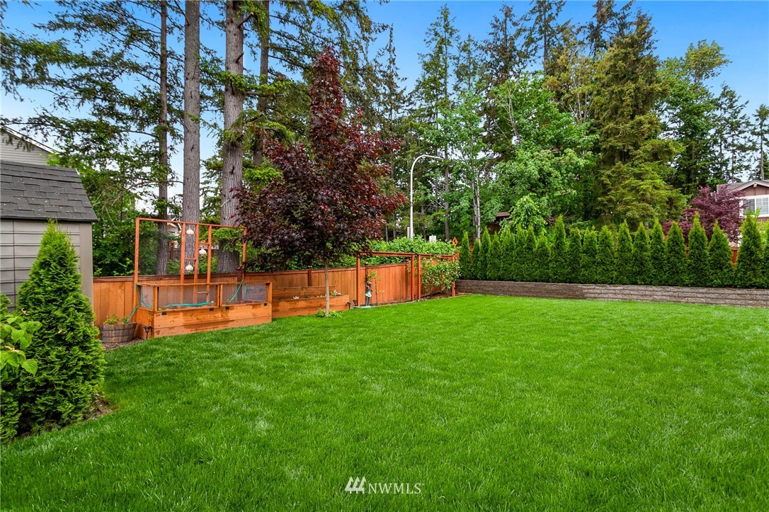 253 Field Place Southeast Renton, WA 98059 - Photo 38 of 40 a view of a garden