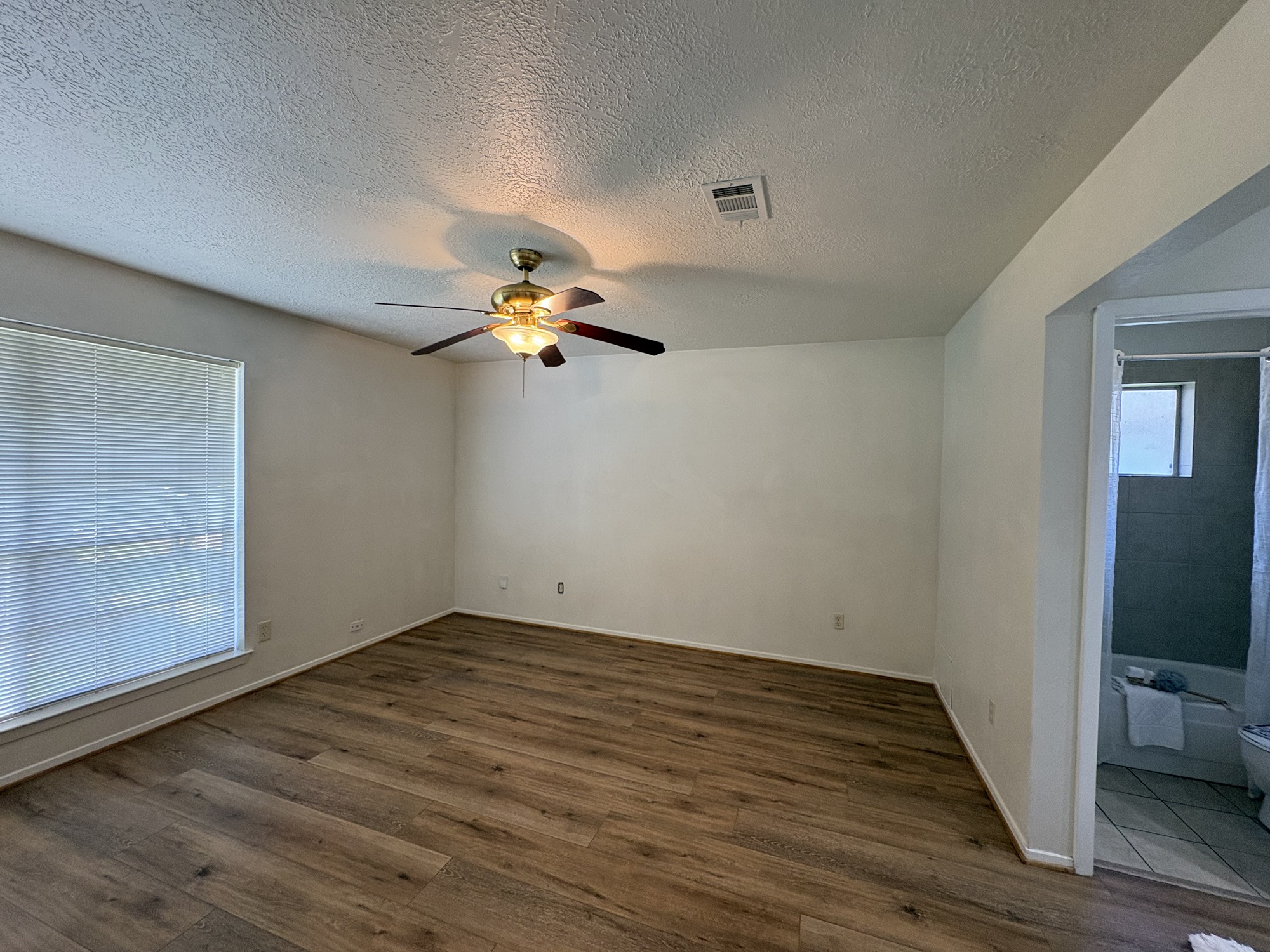 4834 Bridgemont Lane Spring, TX 77388 - Photo 13 of 23 Primary Bedroom