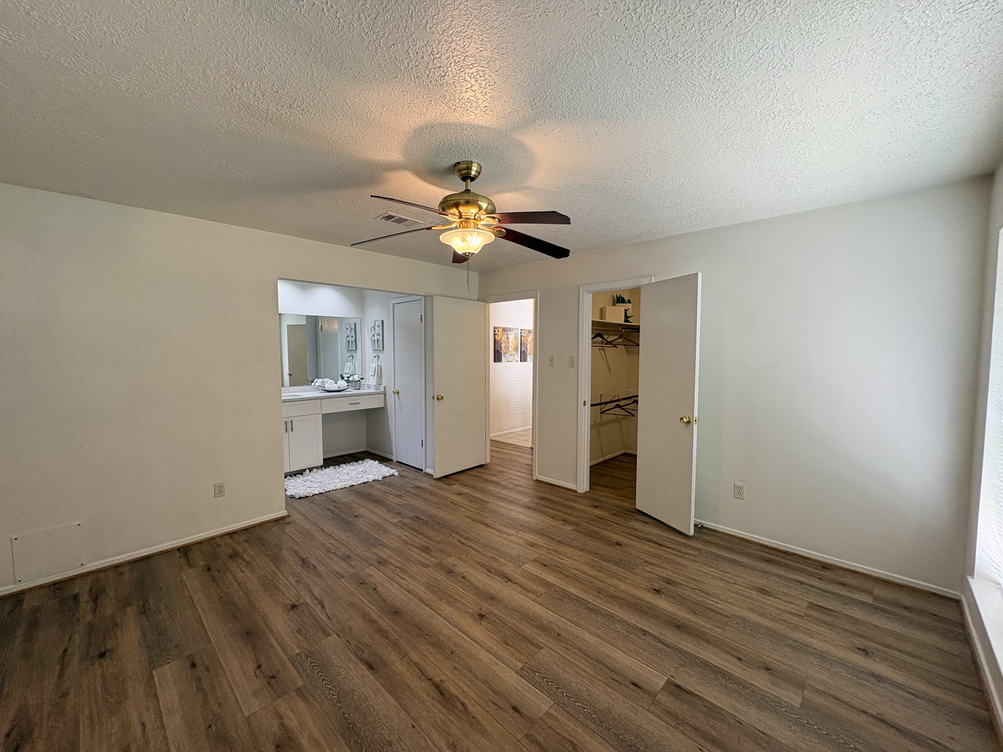 4834 Bridgemont Lane Spring, TX 77388 - Photo 14 of 23 Primary Bedroom