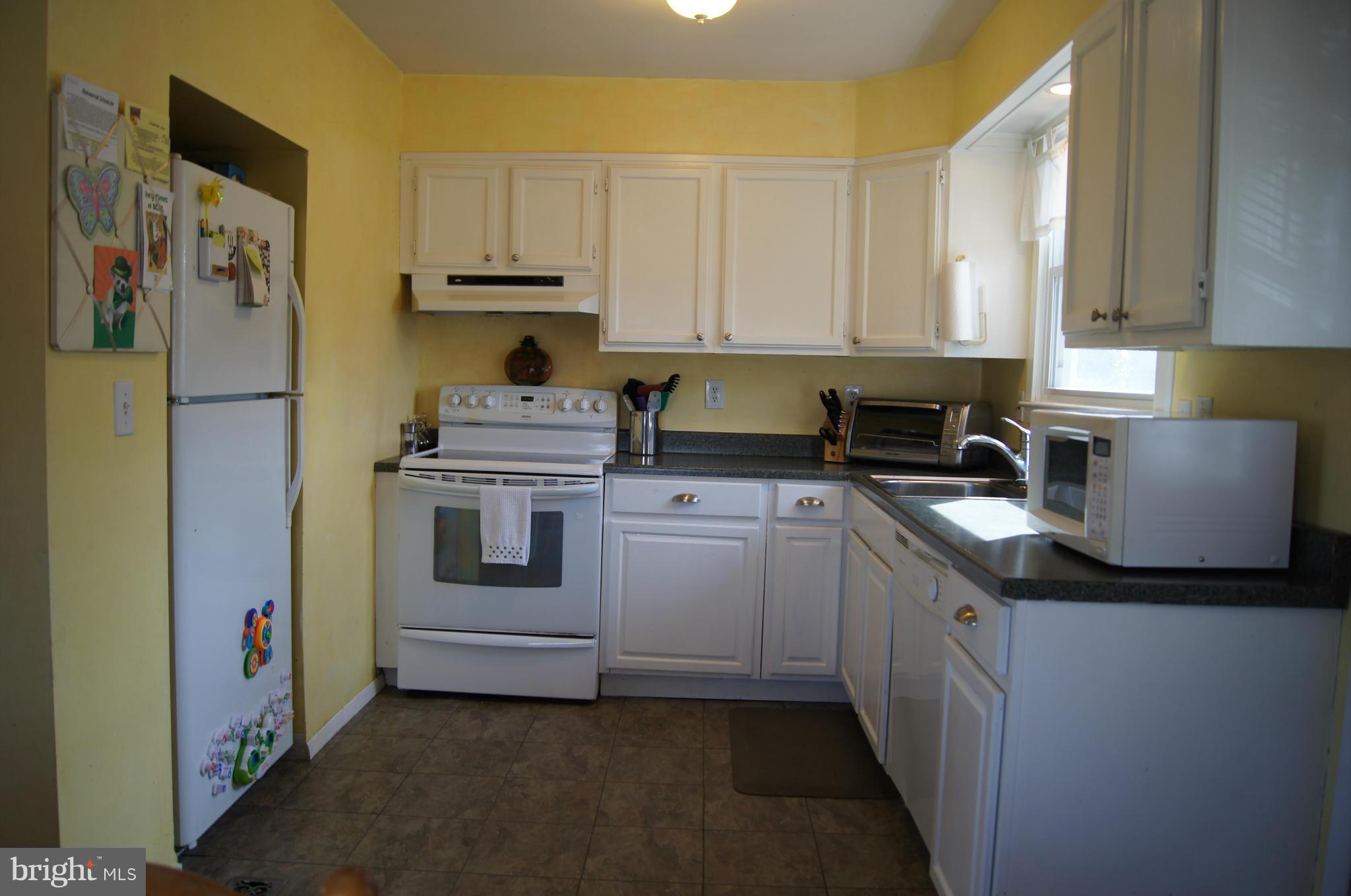 301 Garden Road Towson, MD 21286 - Photo 4 of 30 Kitchen open to dining room