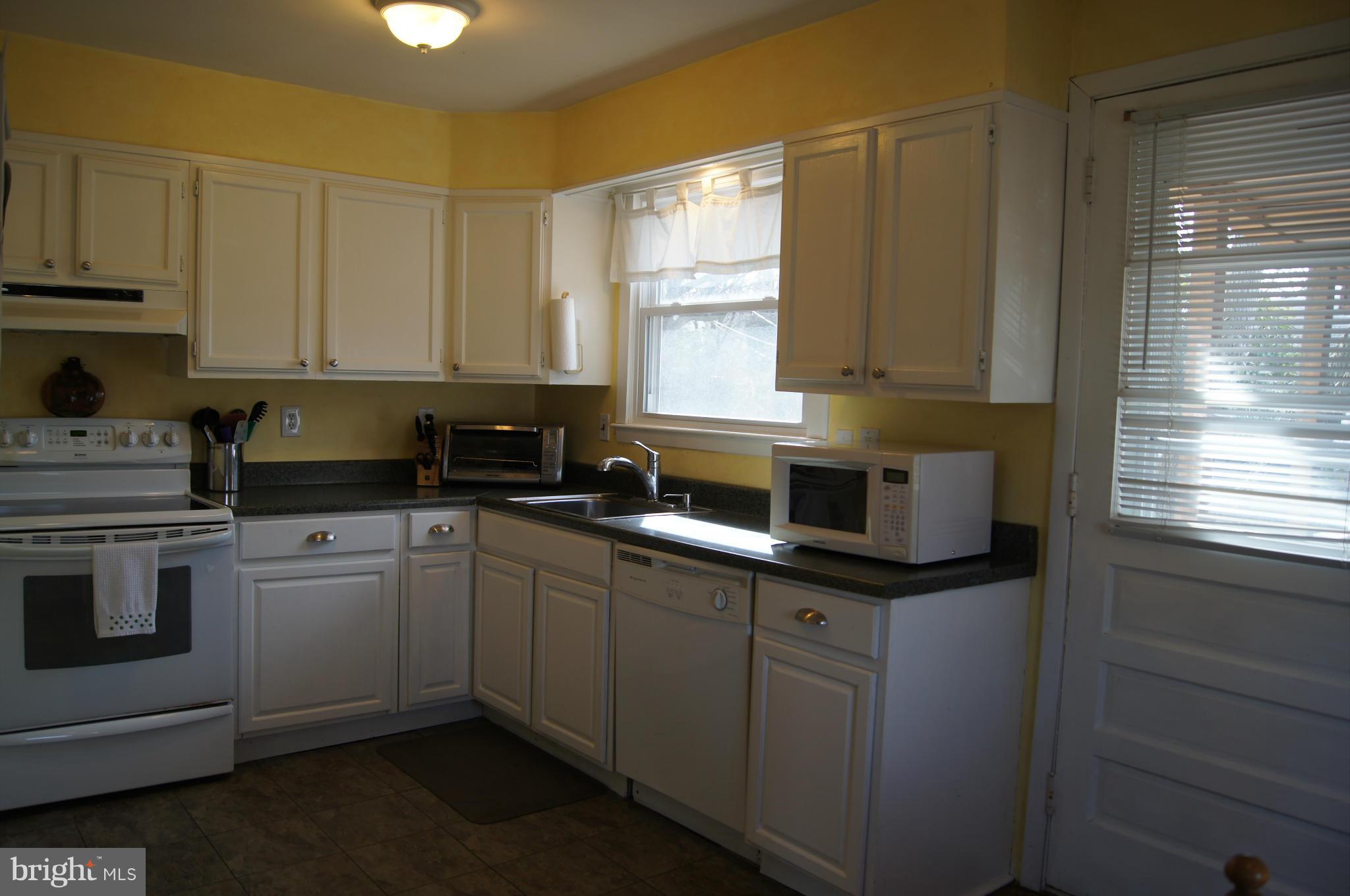301 Garden Road Towson, MD 21286 - Photo 5 of 30 Kitchen with newer appliances