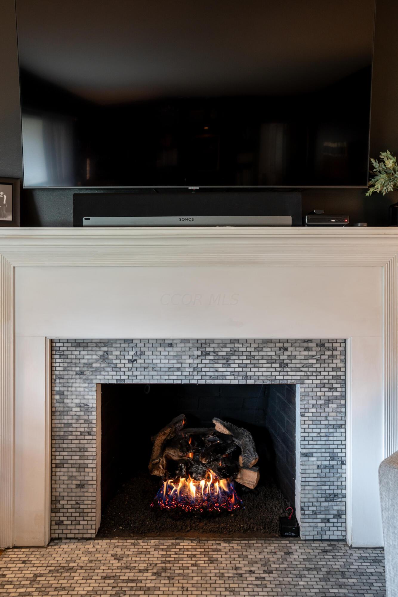 85 Acton Road Columbus, OH 43214 - Photo 13 of 47 Gas Fireplace
