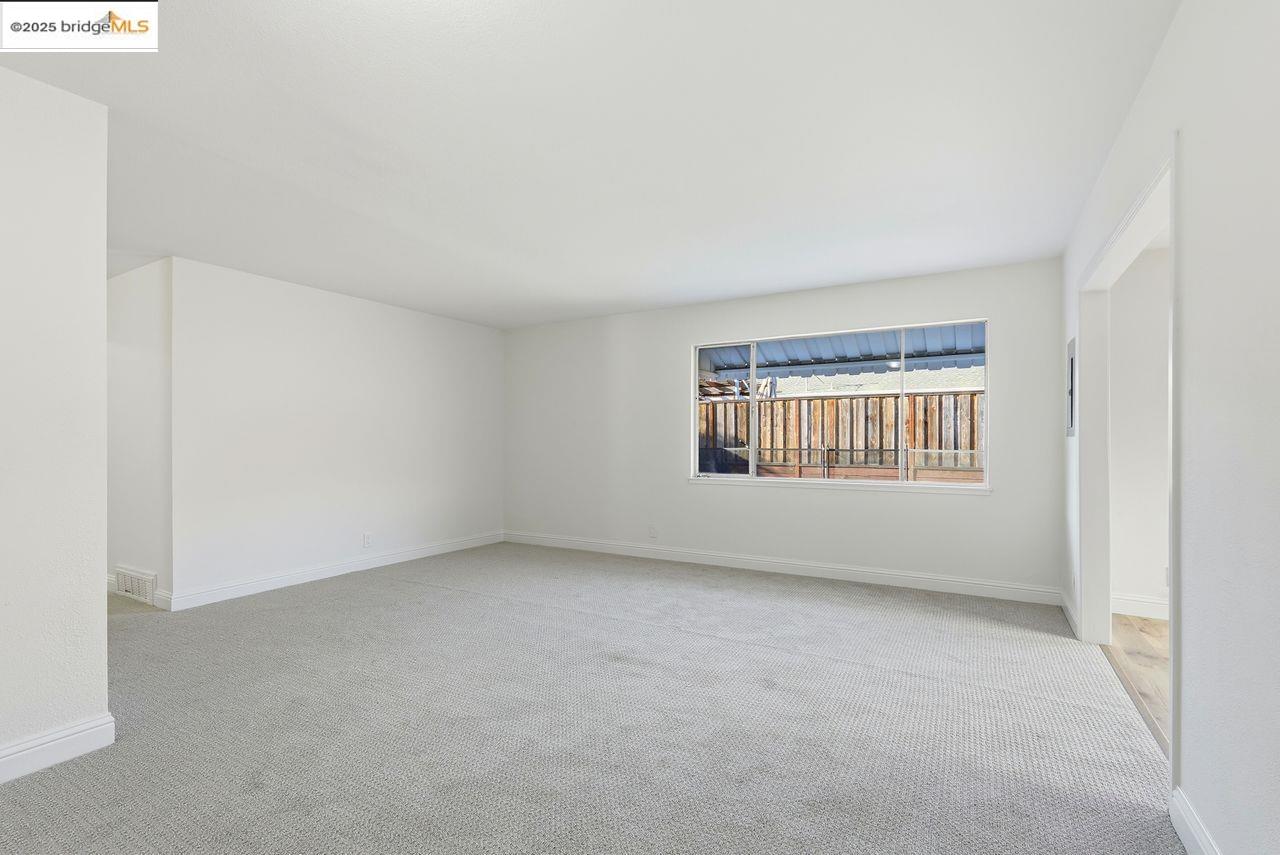 620 Chevy Chase Way Hayward, CA 94544 - Photo 19 of 38 an empty room with windows