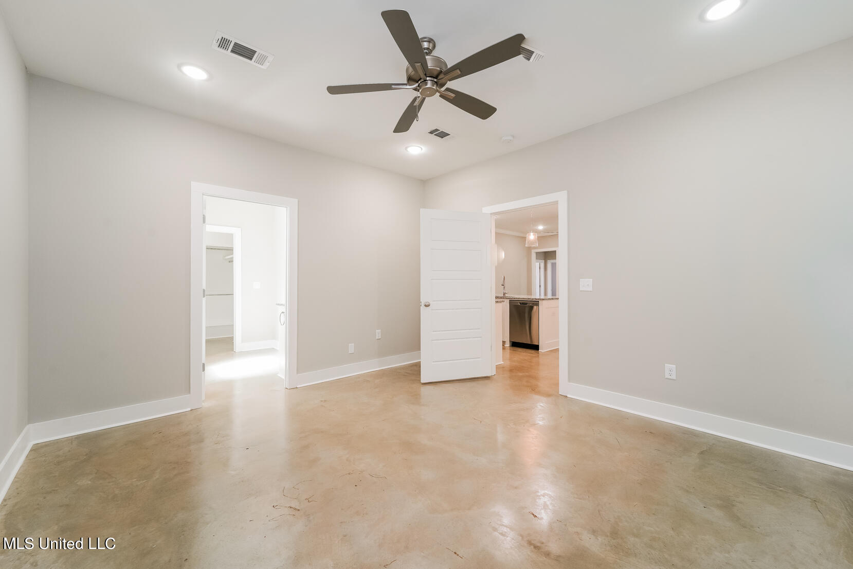 154 Shelby Mae Circle Brandon, MS 39042 - Photo 6 of 14 main-bedroom-13117357