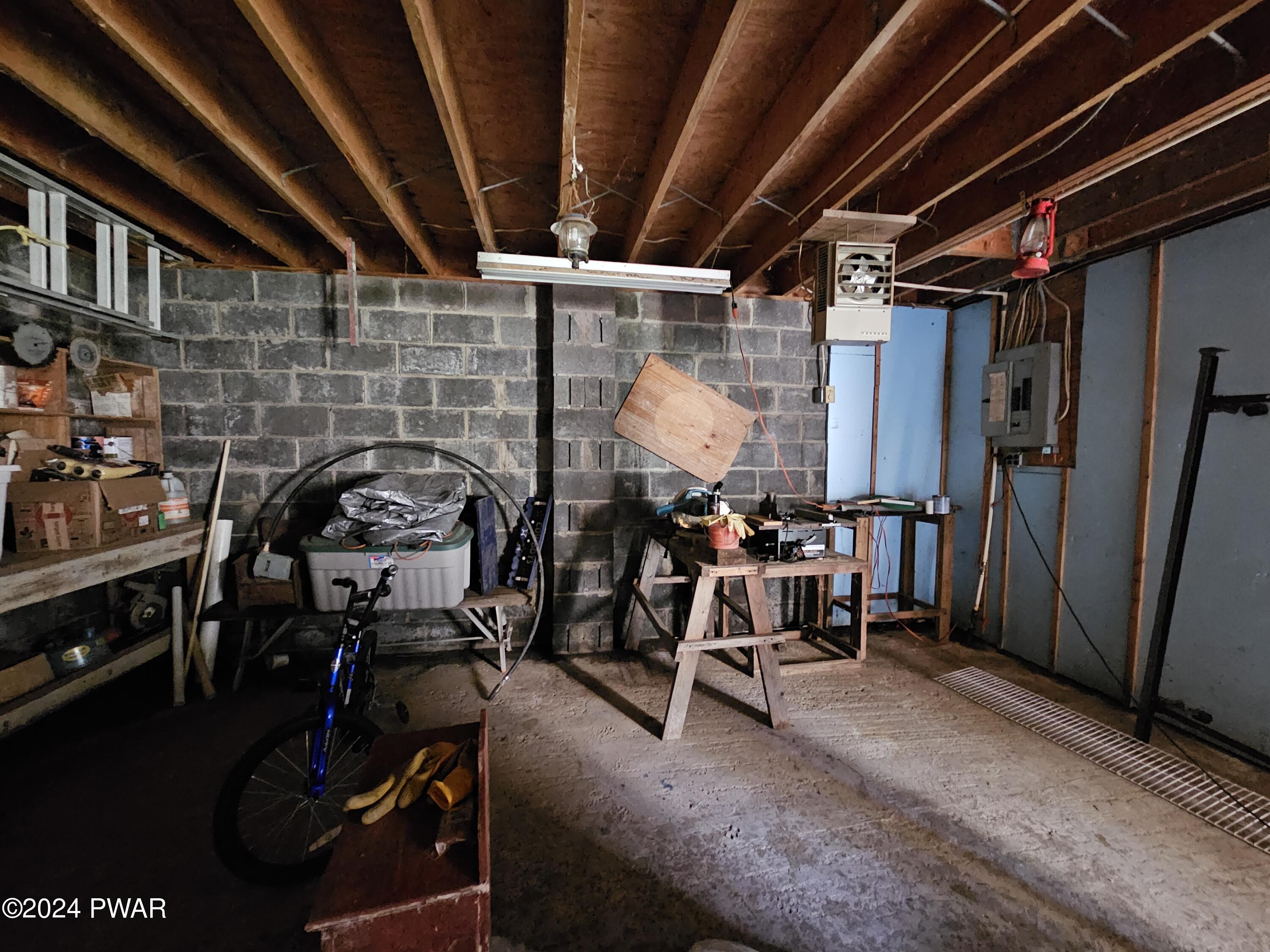 305 East Sterling Road Newfoundland, PA 18445 - Photo 37 of 40