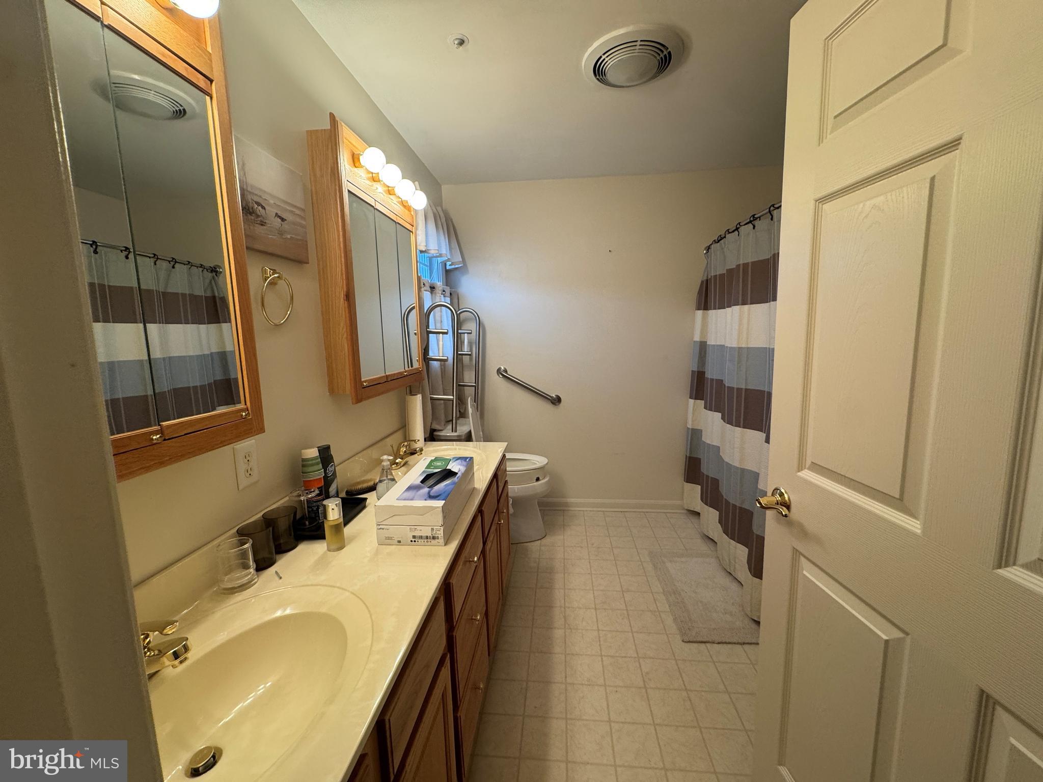 720 Naples Drive Hagerstown, MD 21740 - Photo 10 of 19 a bathroom with a sink mirror and tub