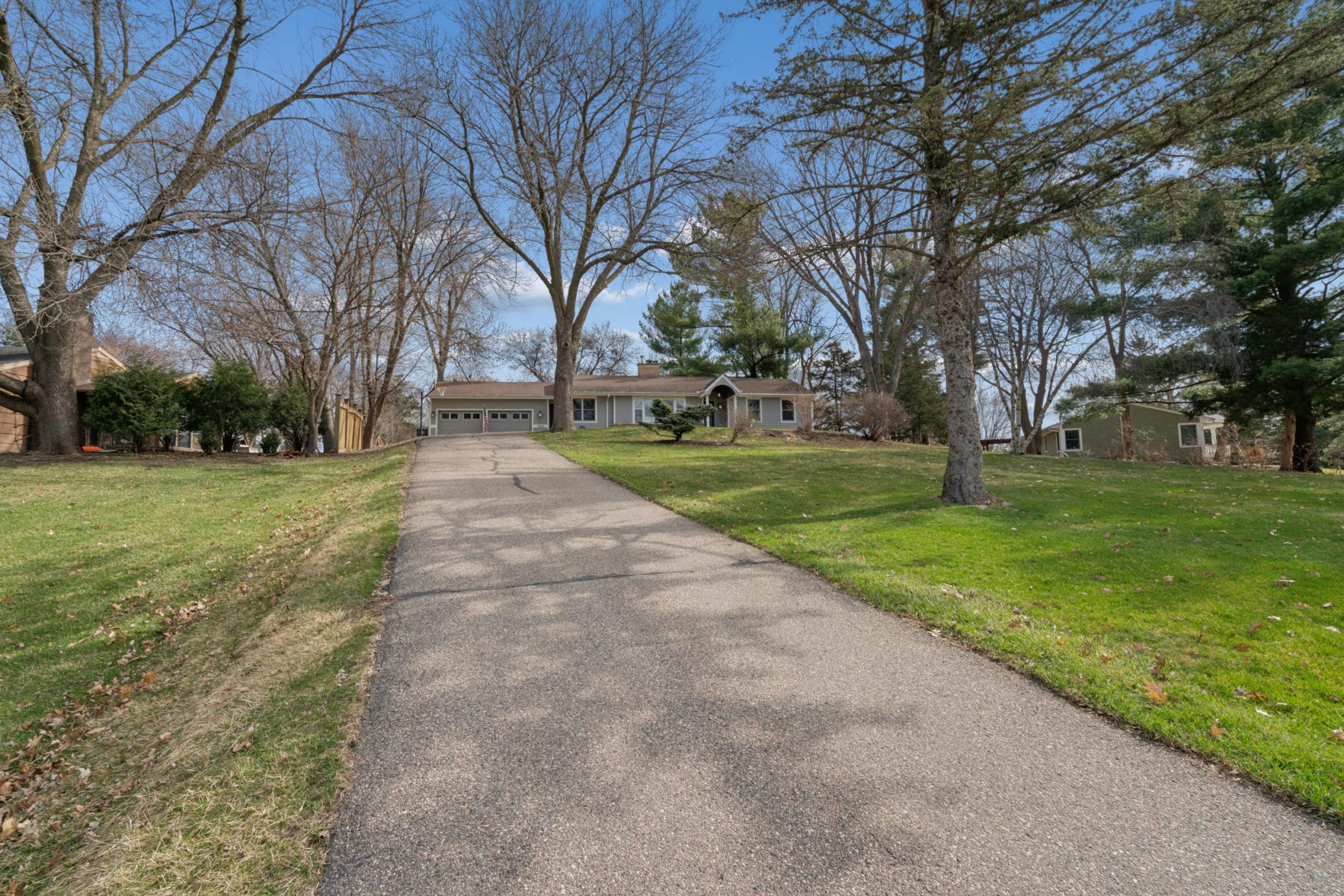 2820 Washta Bay Road Chanhassen, MN 55331 - Photo 2 of 50