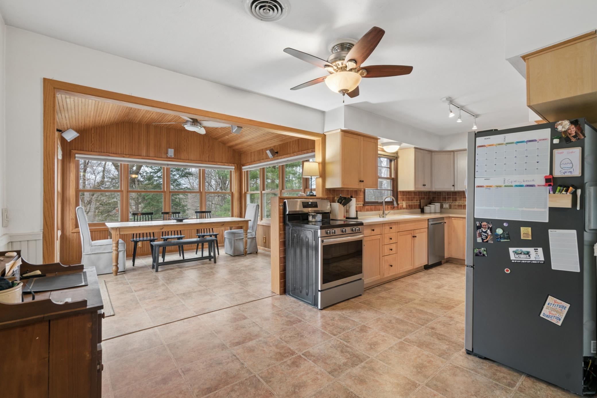 2820 Washta Bay Road Chanhassen, MN 55331 - Photo 4 of 50