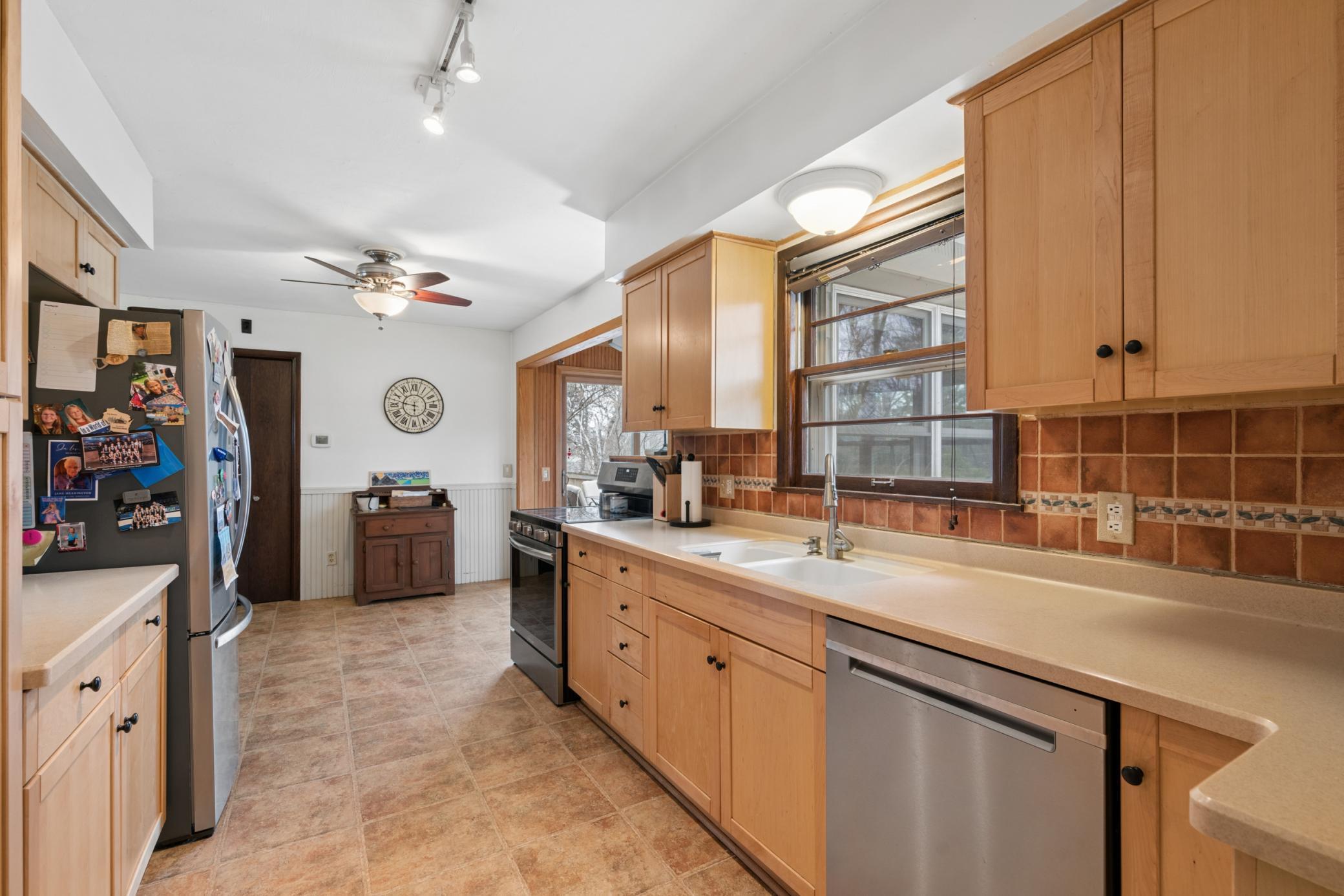 2820 Washta Bay Road Chanhassen, MN 55331 - Photo 8 of 50