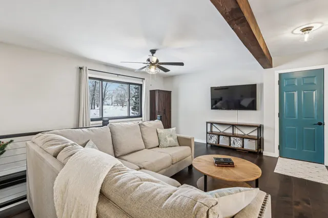 $525,000 | 402 Schwantz Road, Pardeeville, WI 53954