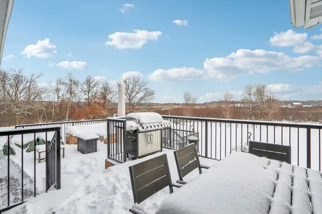 $525,000 | 402 Schwantz Road, Pardeeville, WI 53954