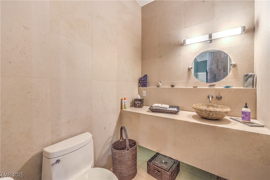 3910 West Pebble Road Las Vegas, NV 89139 - Photo 28 of 59 Guest bath w/ Limestone
