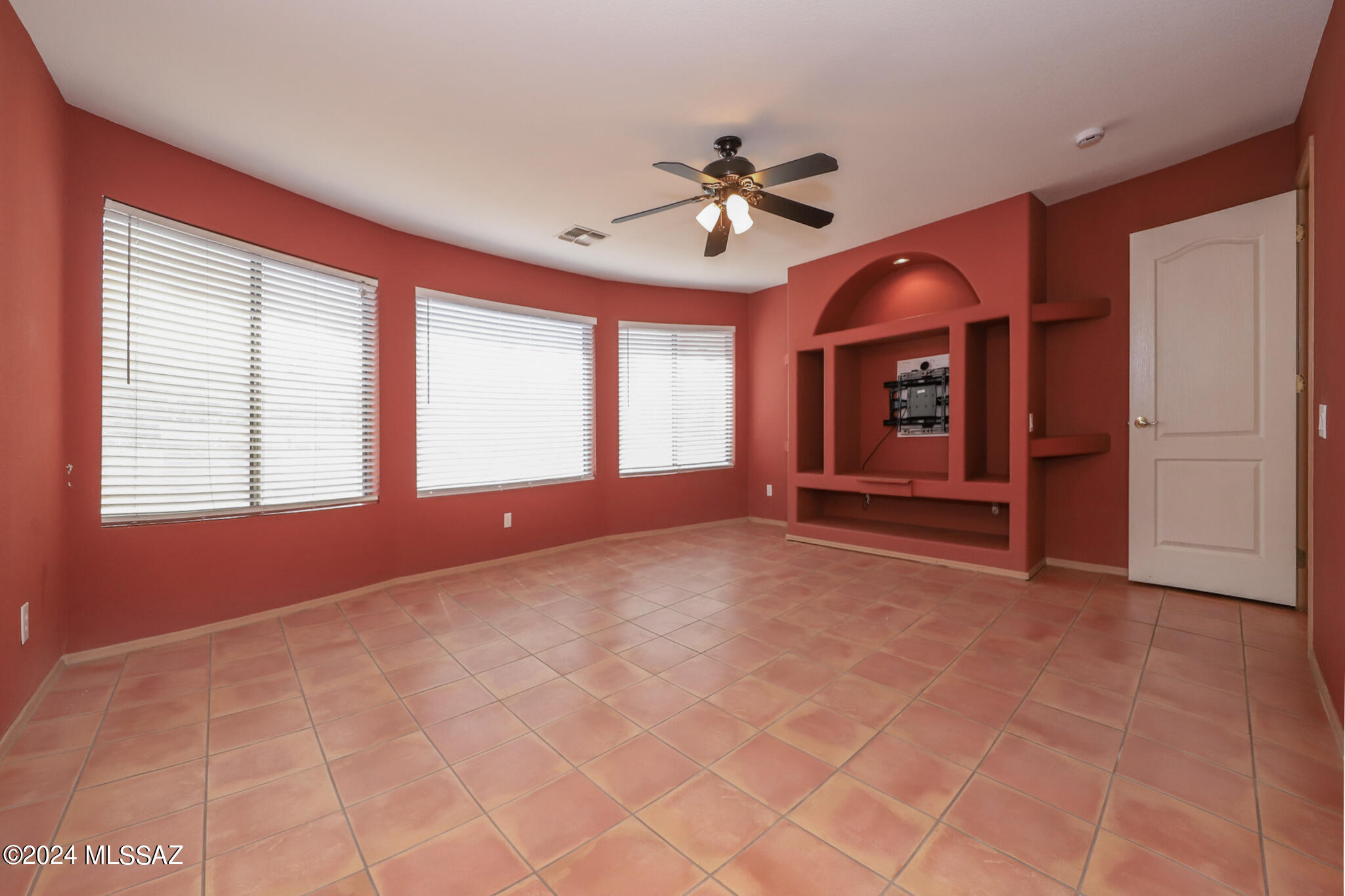 831 South Rincon Rising Road Tucson, AZ 85748 - Photo 9 of 33 Downstairs Primary Bedroom