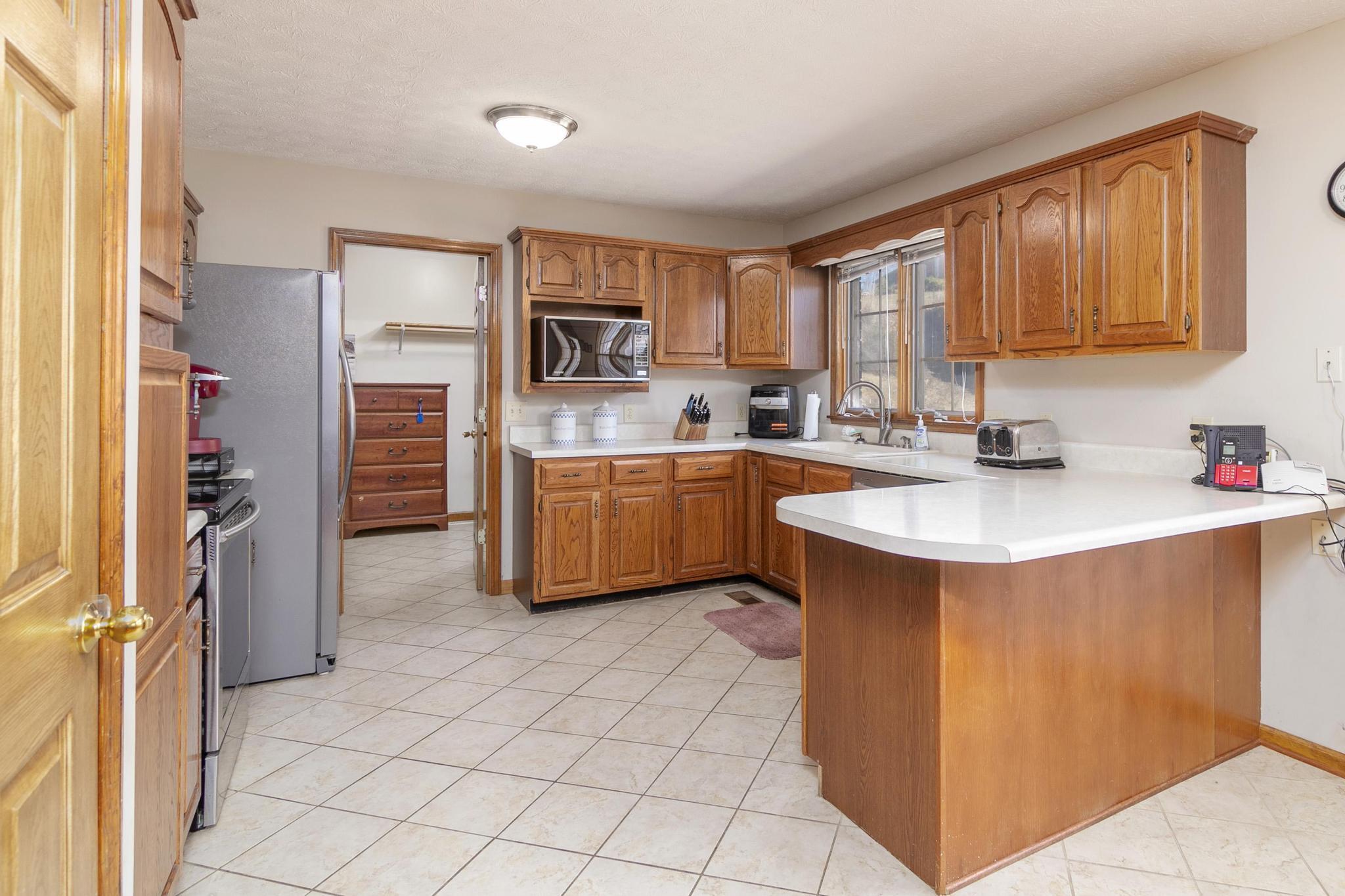 550 Packing House Road Kingsport, TN 37660 - Photo 14 of 50 550PackerHouseInt8