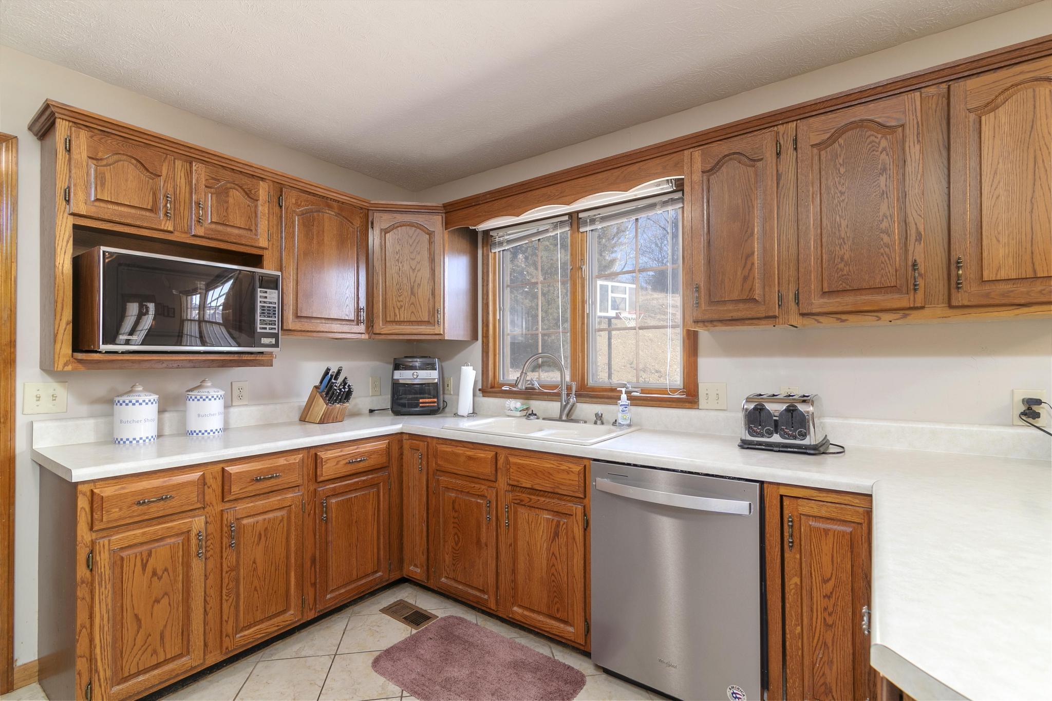 550 Packing House Road Kingsport, TN 37660 - Photo 16 of 50 550PackerHouseInt10