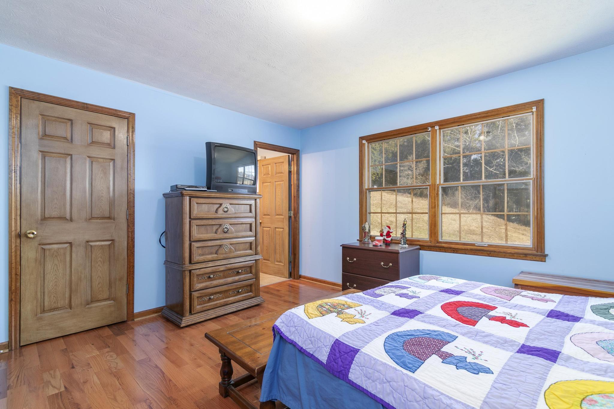 550 Packing House Road Kingsport, TN 37660 - Photo 24 of 50 550PackerHouseInt14