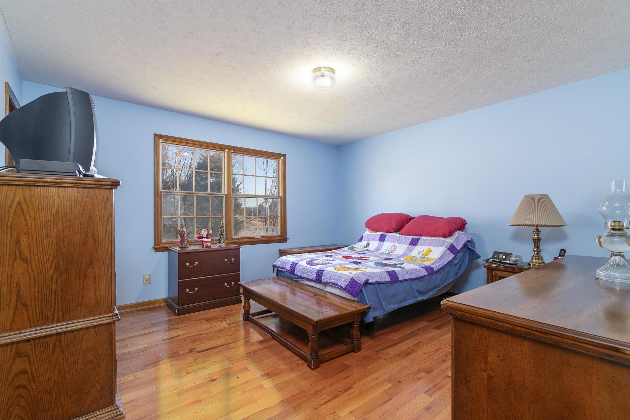 550 Packing House Road Kingsport, TN 37660 - Photo 26 of 50 550PackerHouseInt13